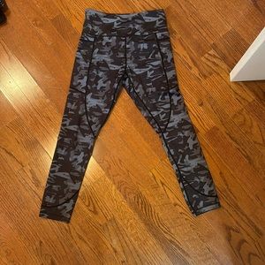 Zyia Camo crop leggings